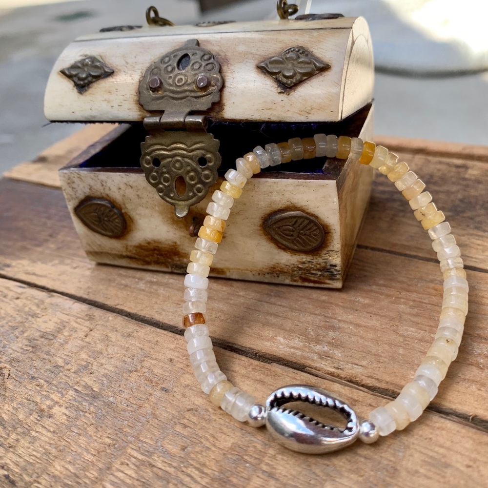 ✨TOPAZ TUBE STONE BEAD BRACELET W/SHELL✨